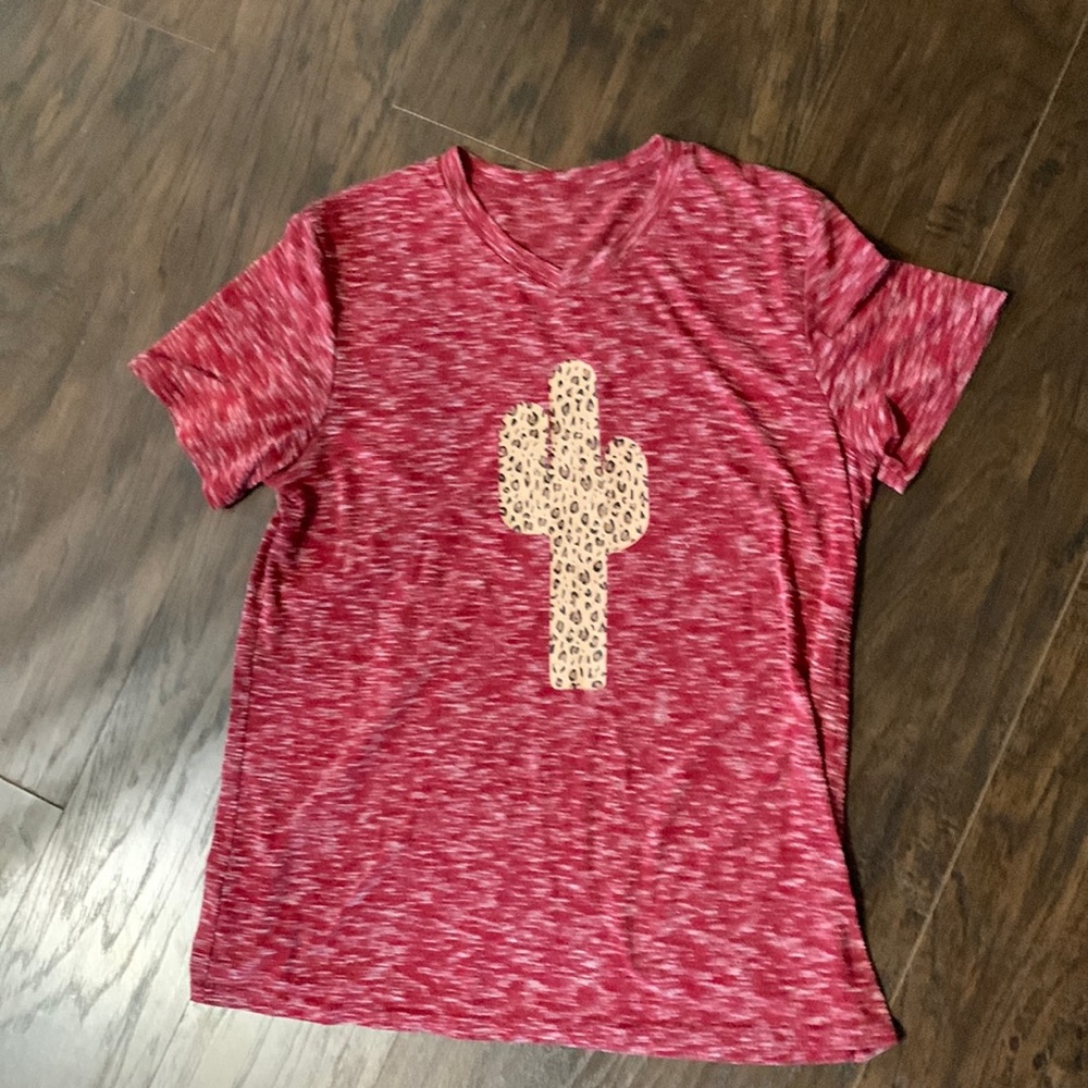 Western graphic tee. Size large. Cheetah print cactus